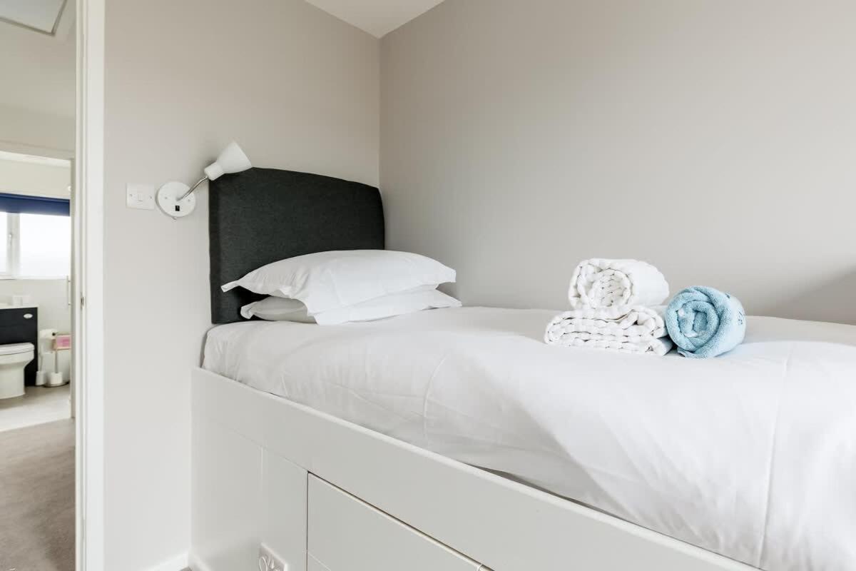 Trade Winds Villa Poole Ngoại thất bức ảnh